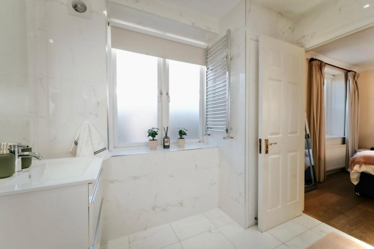 Fantastic 2bdr Free Car Parking Appartamento