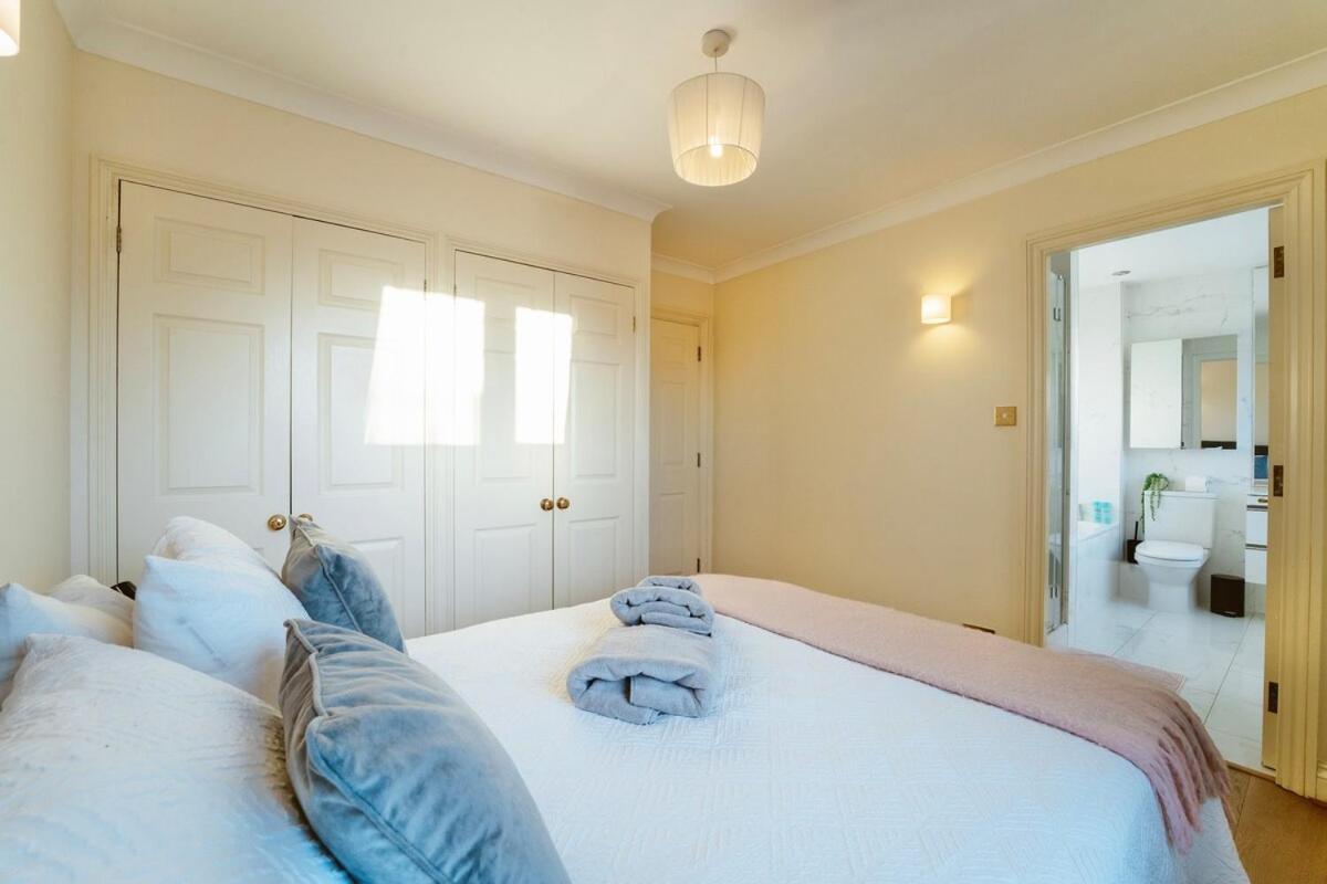 Fantastic 2bdr Free Car Parking * Londra