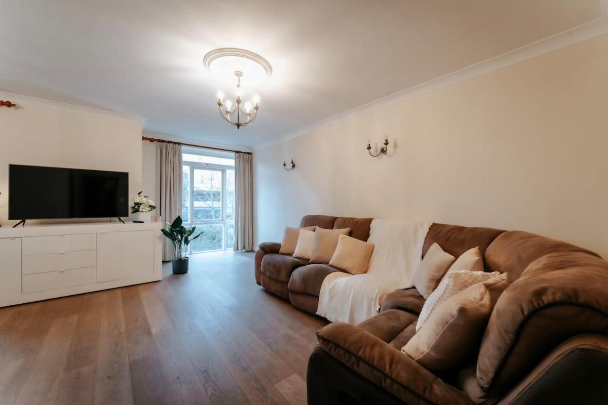 Appartamento Fantastic 2bdr Free Car Parking Londra